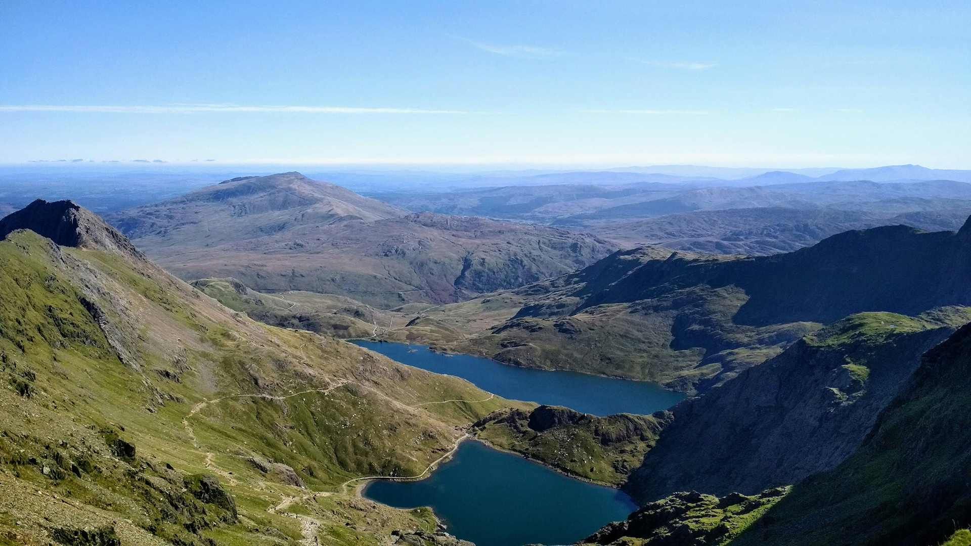 A ridge in Eryri (Snowdonia) with the summit clear of cloud in May