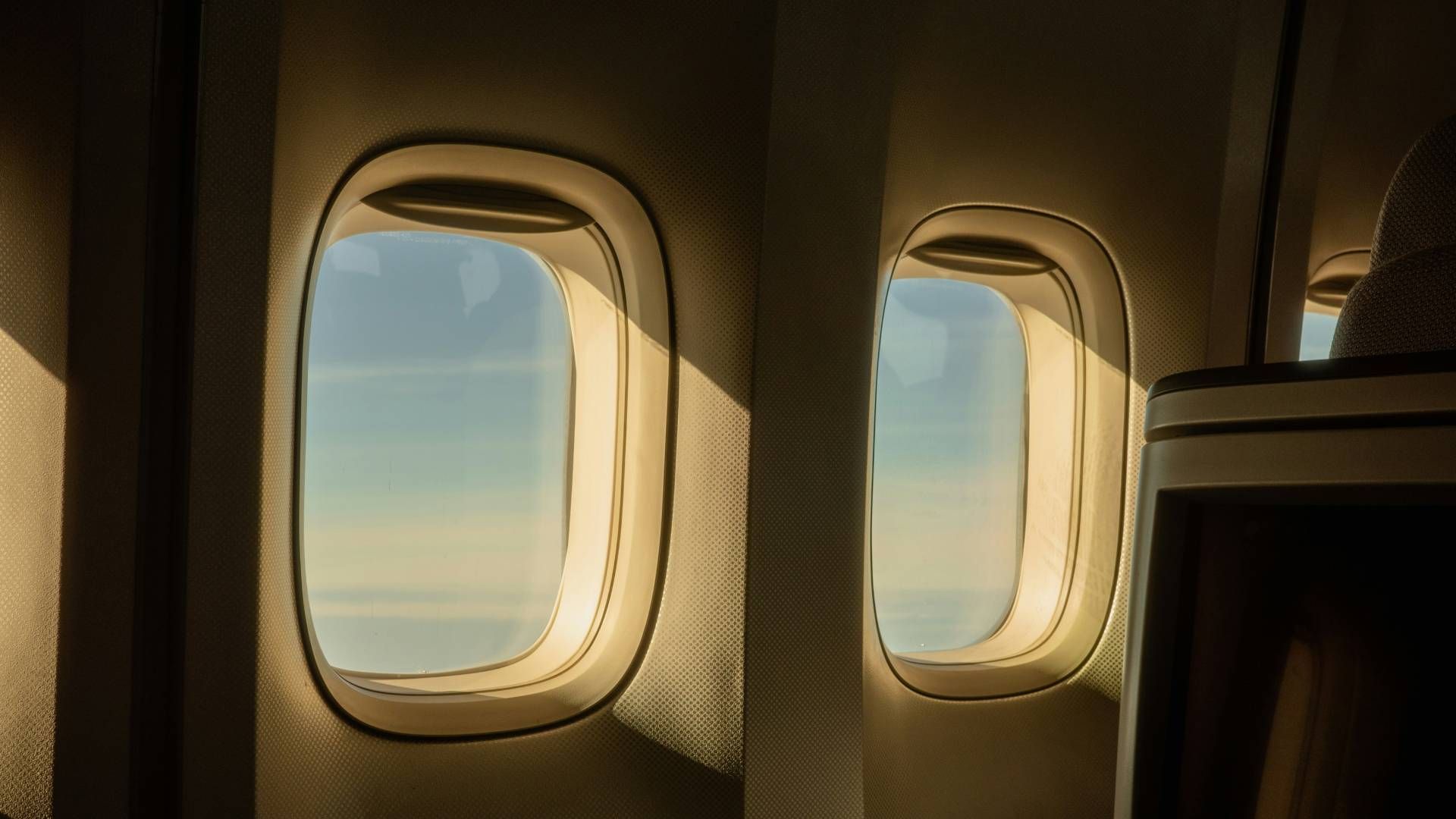 business-class-windows-golden.jpg