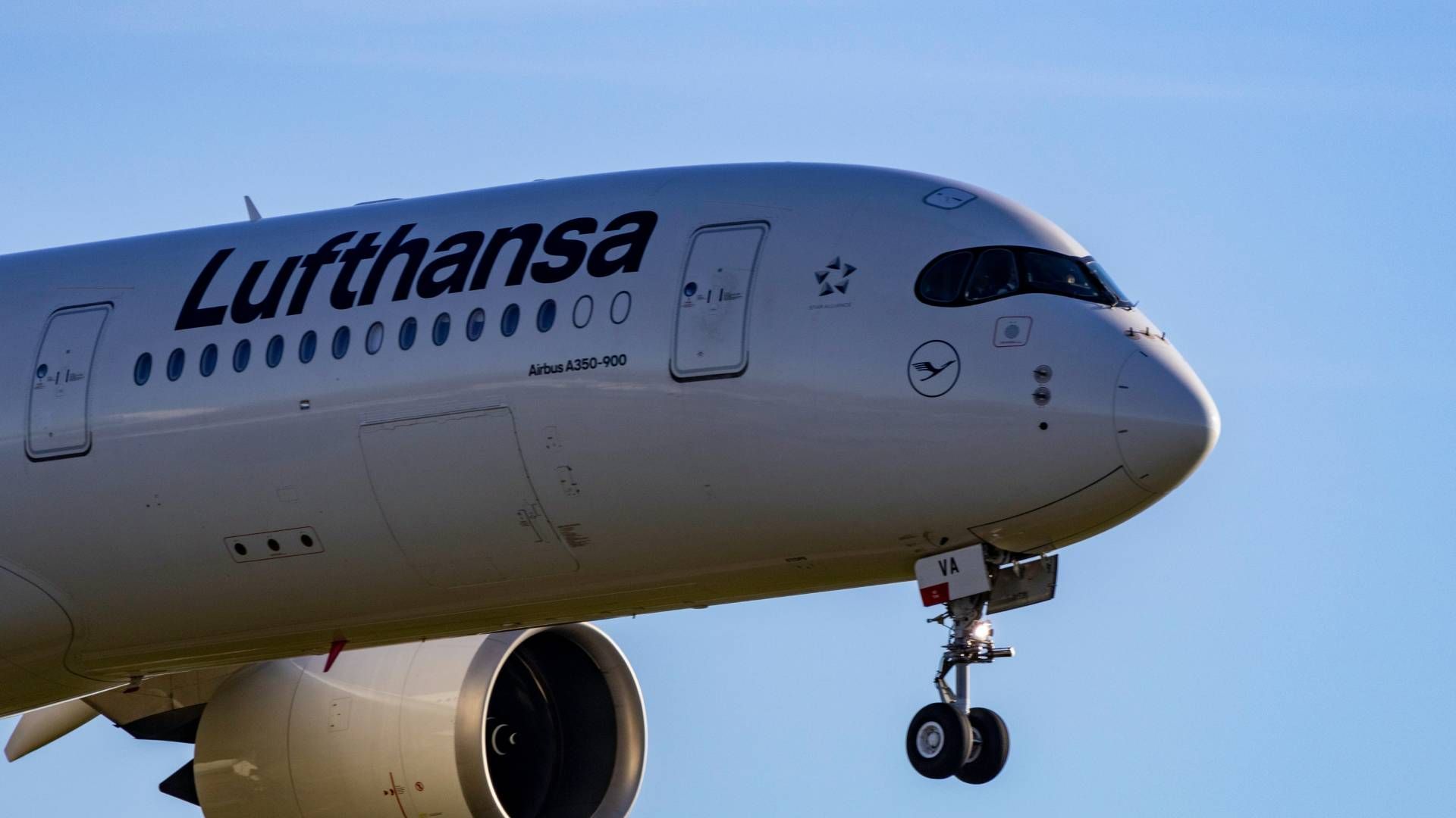 lufthansa-a350-closeup.jpg