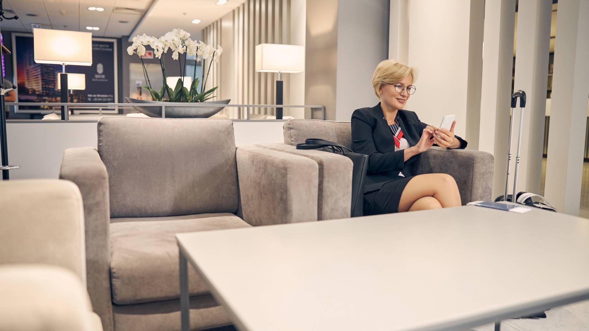 woman-business-lounge.jpg